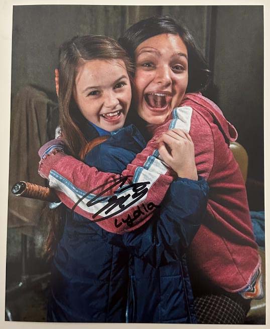 Cassady McClincy original autograph on 8x10 Walking Dead photo 