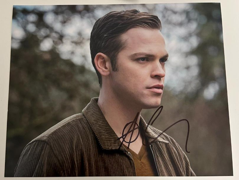 Alexander Calvert aka Jack original Autogramm auf 20x25 Supernatural Foto