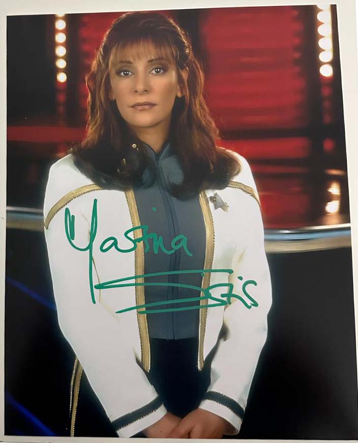 Marina Sirtis aka Deanna Troi original Autogramm auf 20x25 Star Trek Foto 