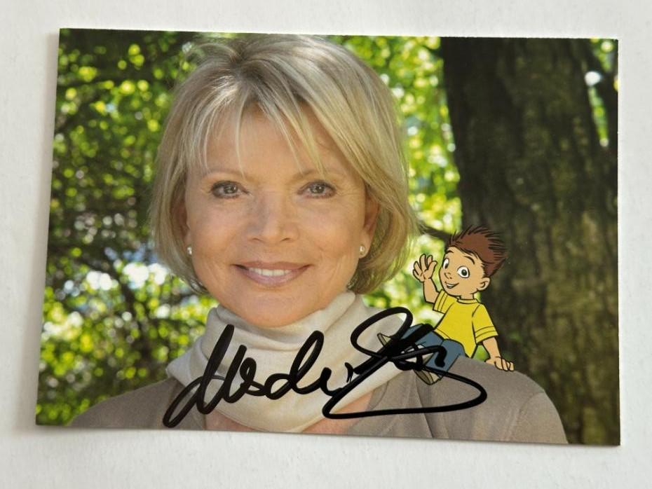 Uschi Glas original autograph on 6x4 postcard