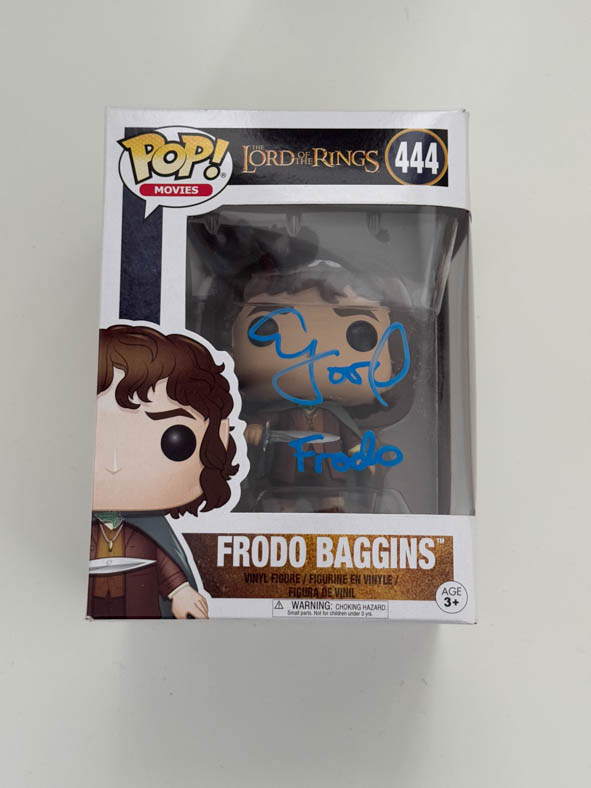 Elijah Wood aka Frodo Baggins original Autogramm mit Charakter Name auf Herr der Ringe Funko Pop 444 - blau