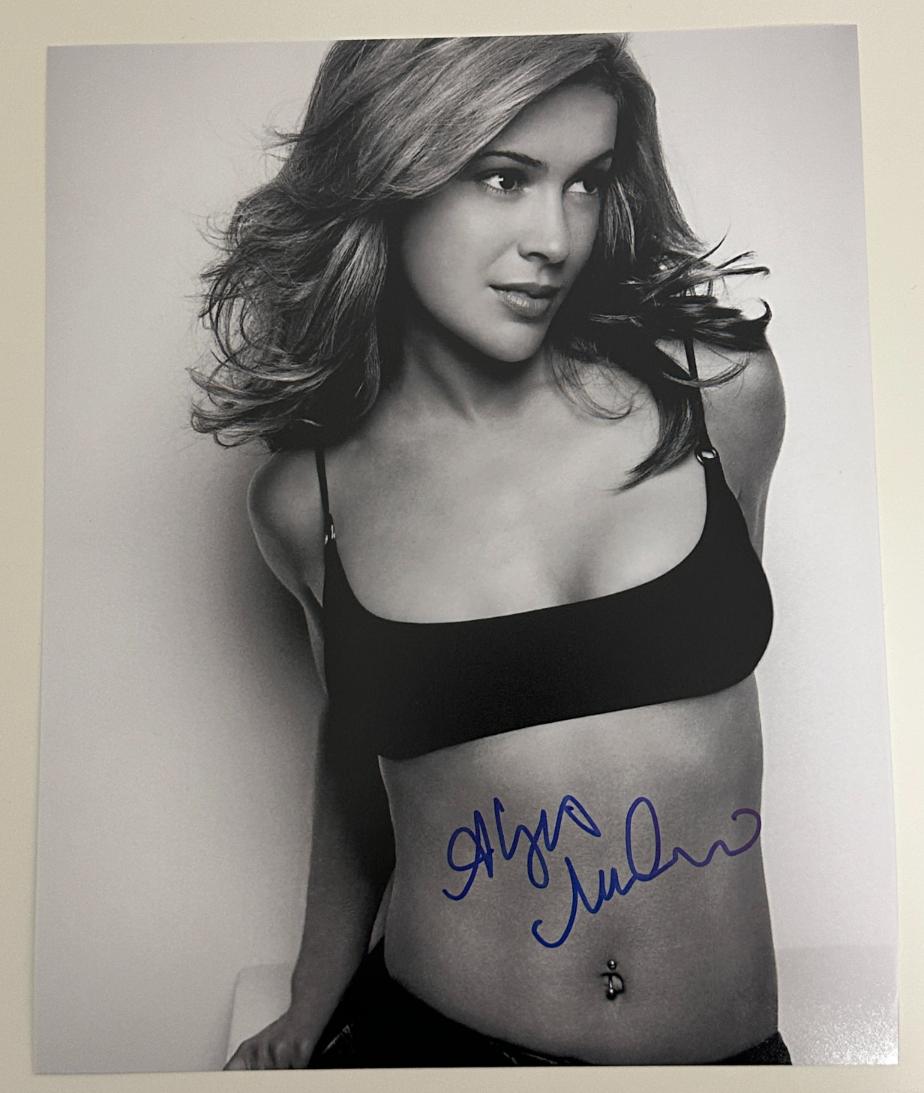 Alyssa Milano original Autogramm auf 20x25 Foto