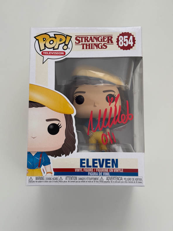 Millie Bobby Brown aka Eleven original Autogramm mit Charaktername auf Stranger Things Funko Pop 854 - rot 