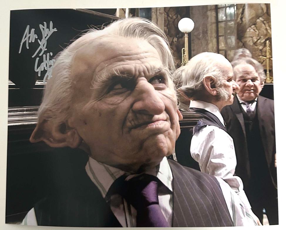Arti Shah original autograph on 8x10 Harry Potter photo