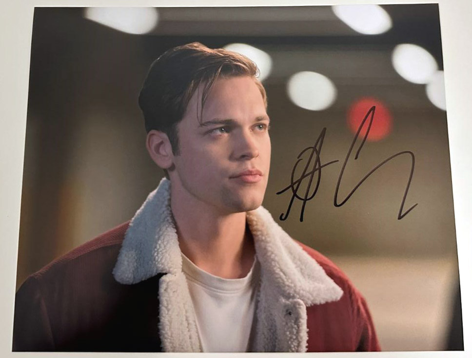 Alexander Calvert aka Jack original Autogramm auf 20x25 Supernatural Foto